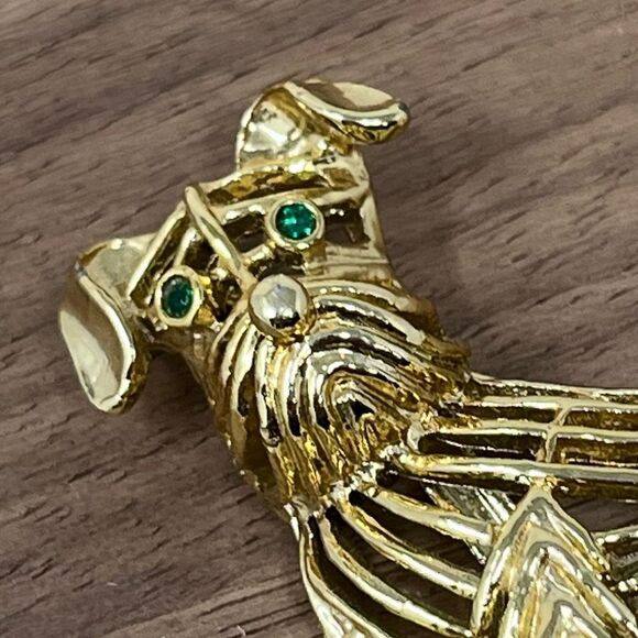 Signed Gerry’s Airedale Terrier Gold tone Emerald Green Eyes Pin Brooch - Picture 2 of 8